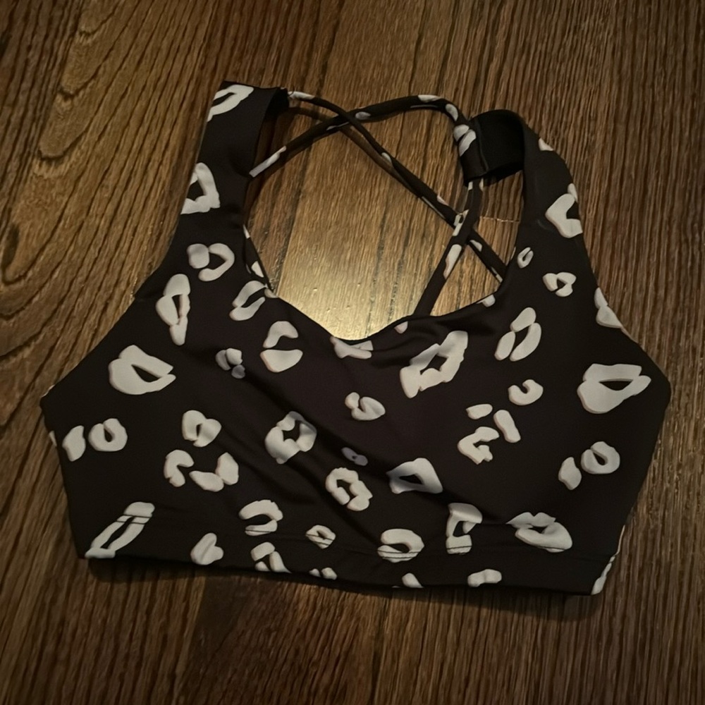 Onzie leopard bra